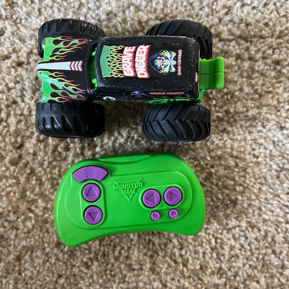 Monster truck RC small. Not working